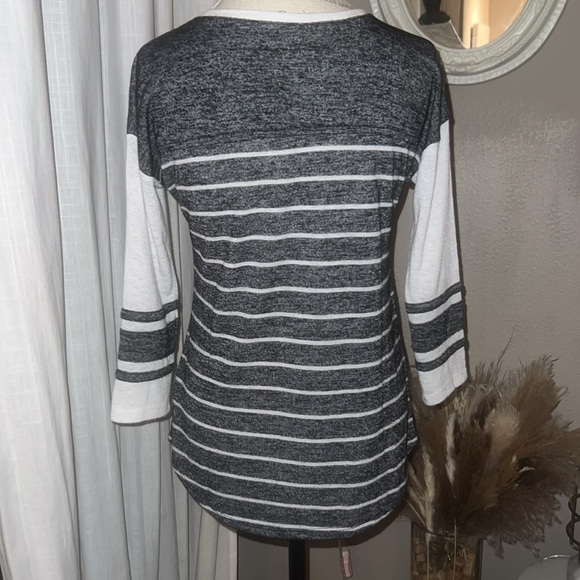 24/7 Maurices black & white horizontal striped 3/4 length sleeve women’s shirt S - Picture 5 of 9